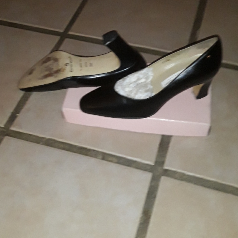 Shoes - Picture 3 of 4